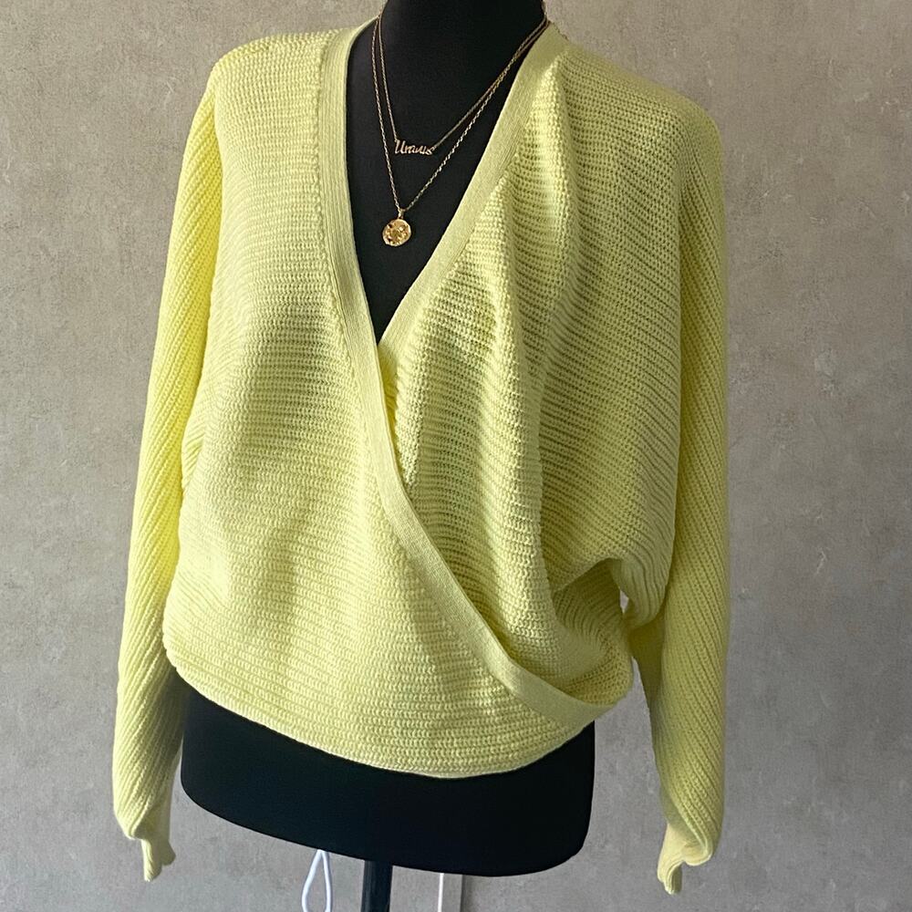 Boxy Cropped Knit Sweater NWT‎ + Gold Tone Necklace | Cotton Blend Y2K 
Top M
